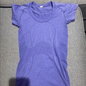 Lululemon tshirt